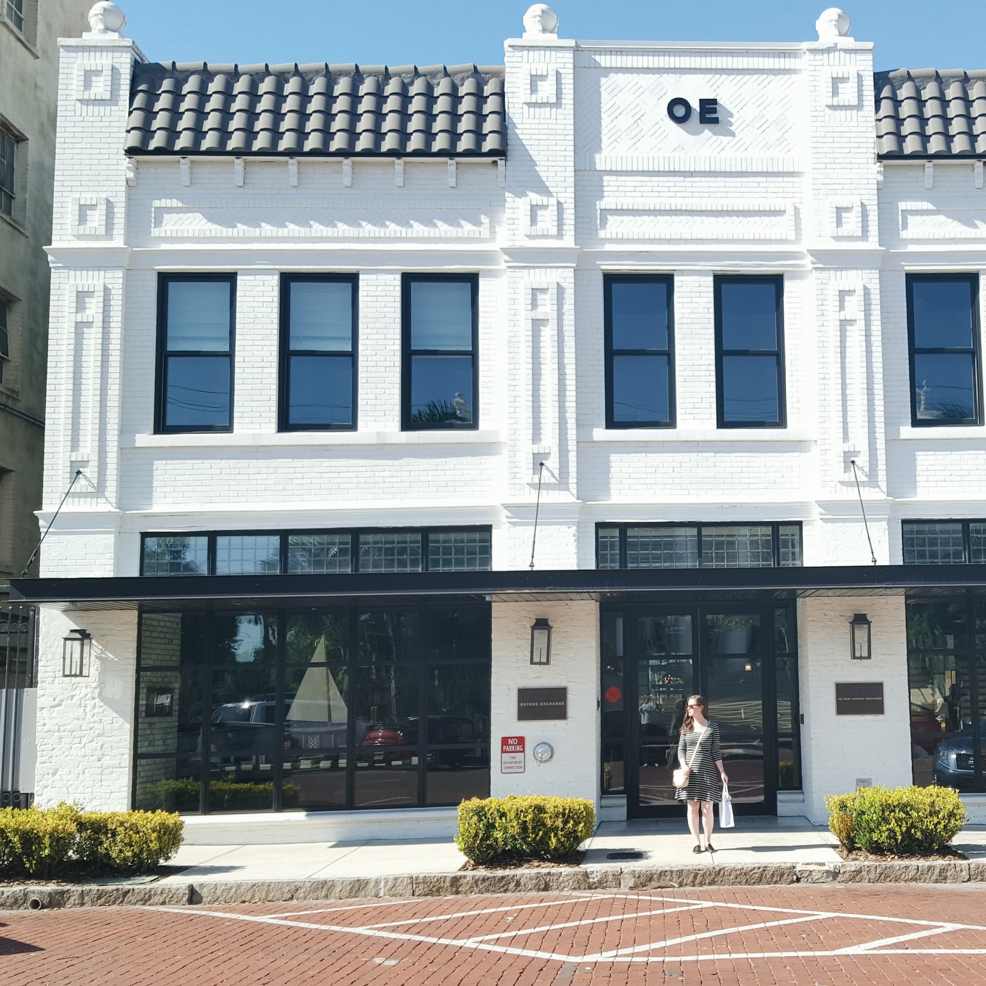 Alyssa stands in front of Oxford Exchange in Tampa