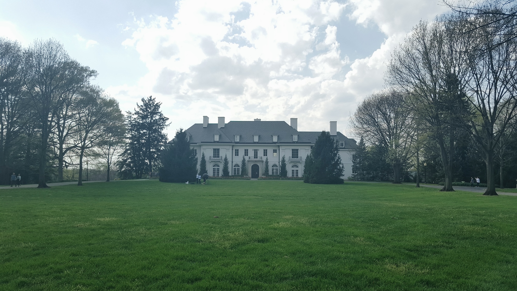 The grounds at the Indianapolis Museum of Art