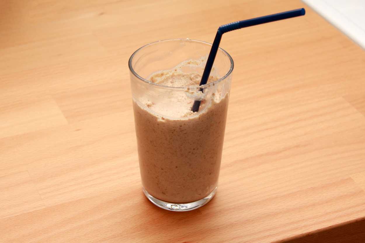 A glass of the Almond Milk Horchata Shake