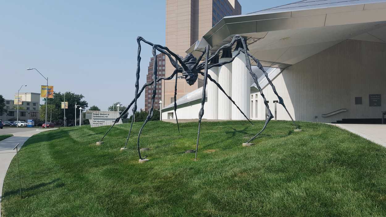 Kemper Museum of Contemporary Art spider sculpture
