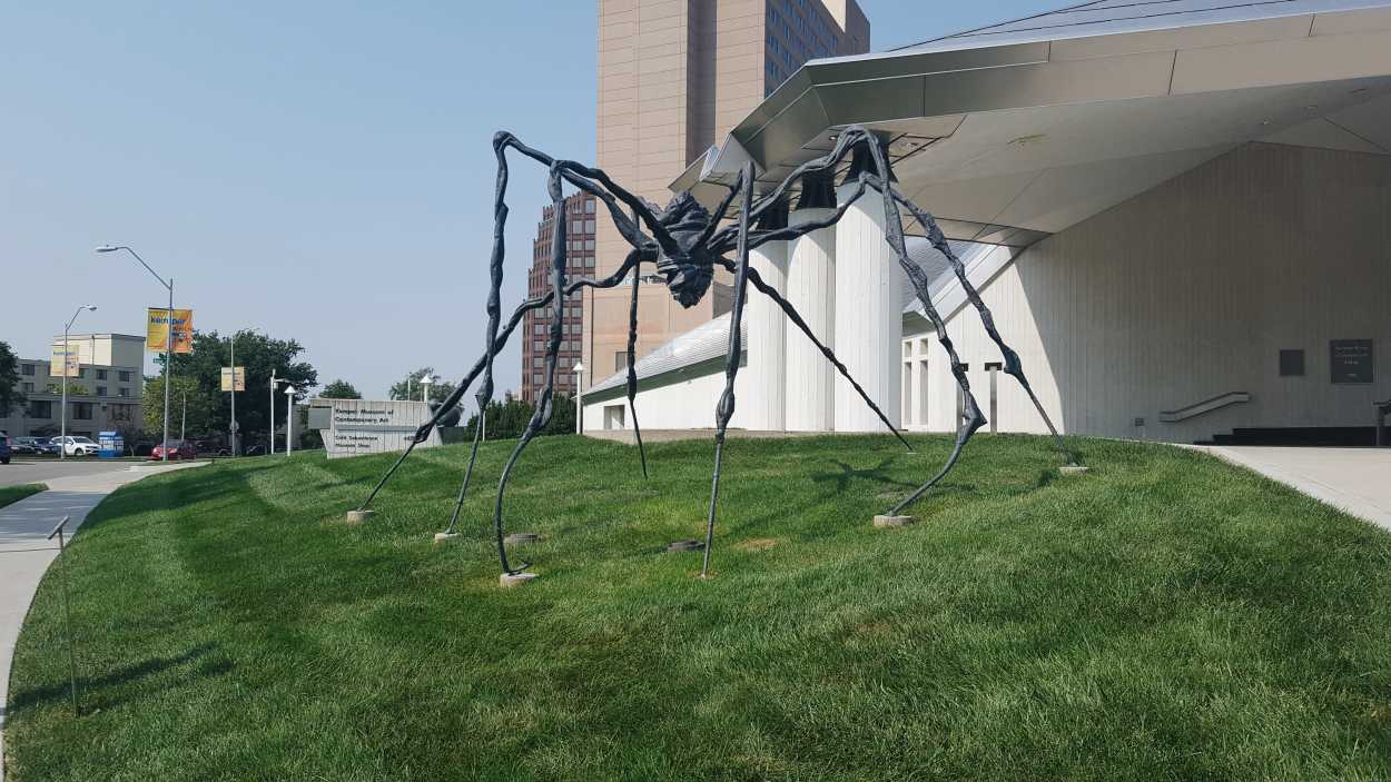 A spider sculpture outside the Kemper Museum of Contemporary Art 