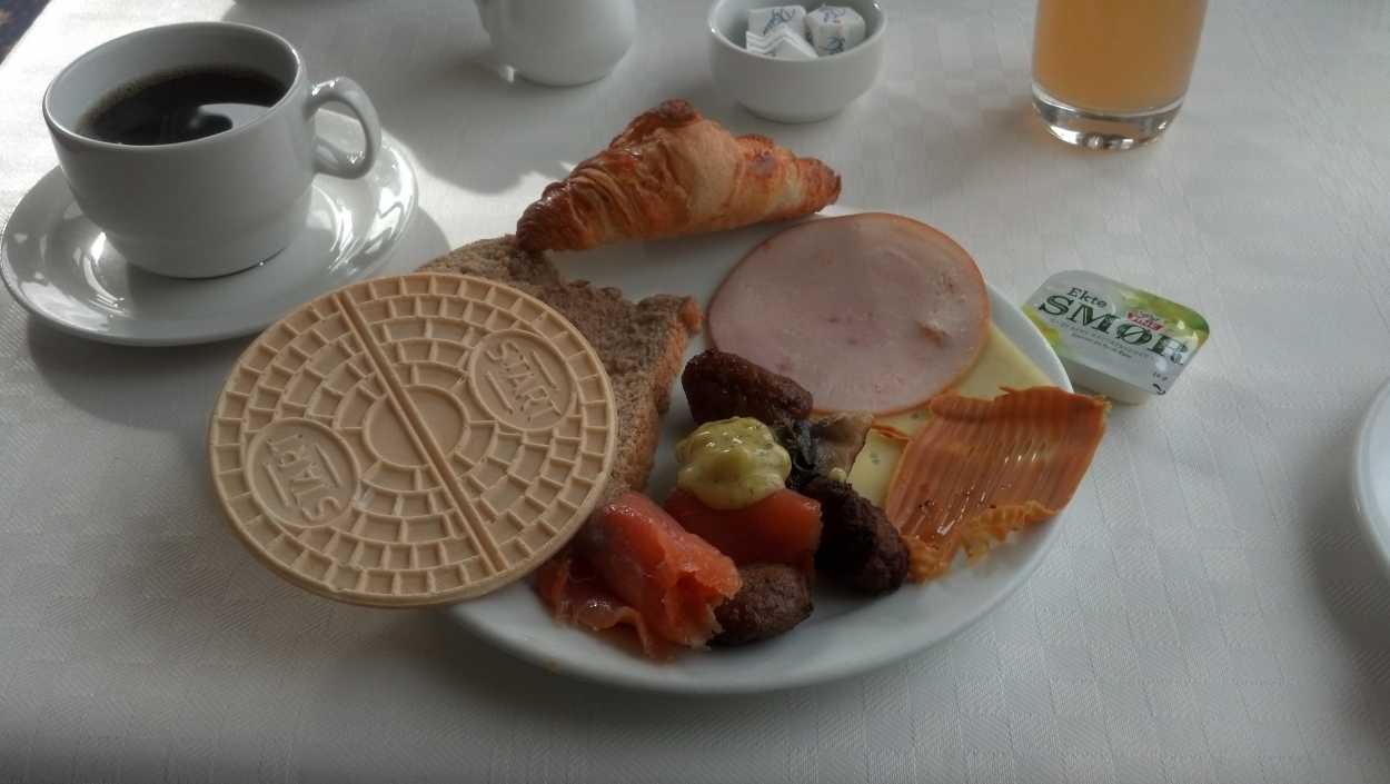Hotel breakfast at the Kviknes