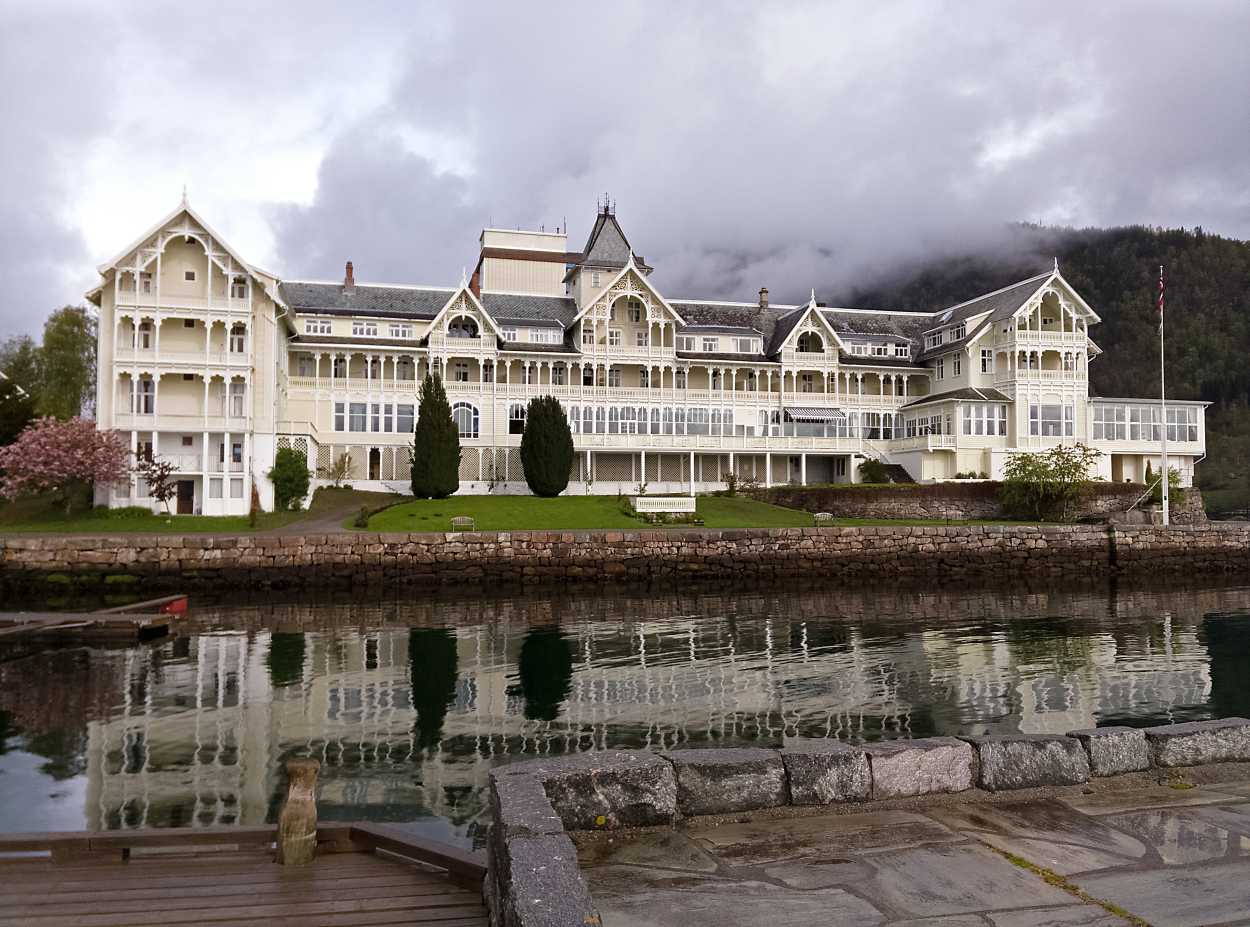 The front of the Kviknes Hotel in Balestrand
