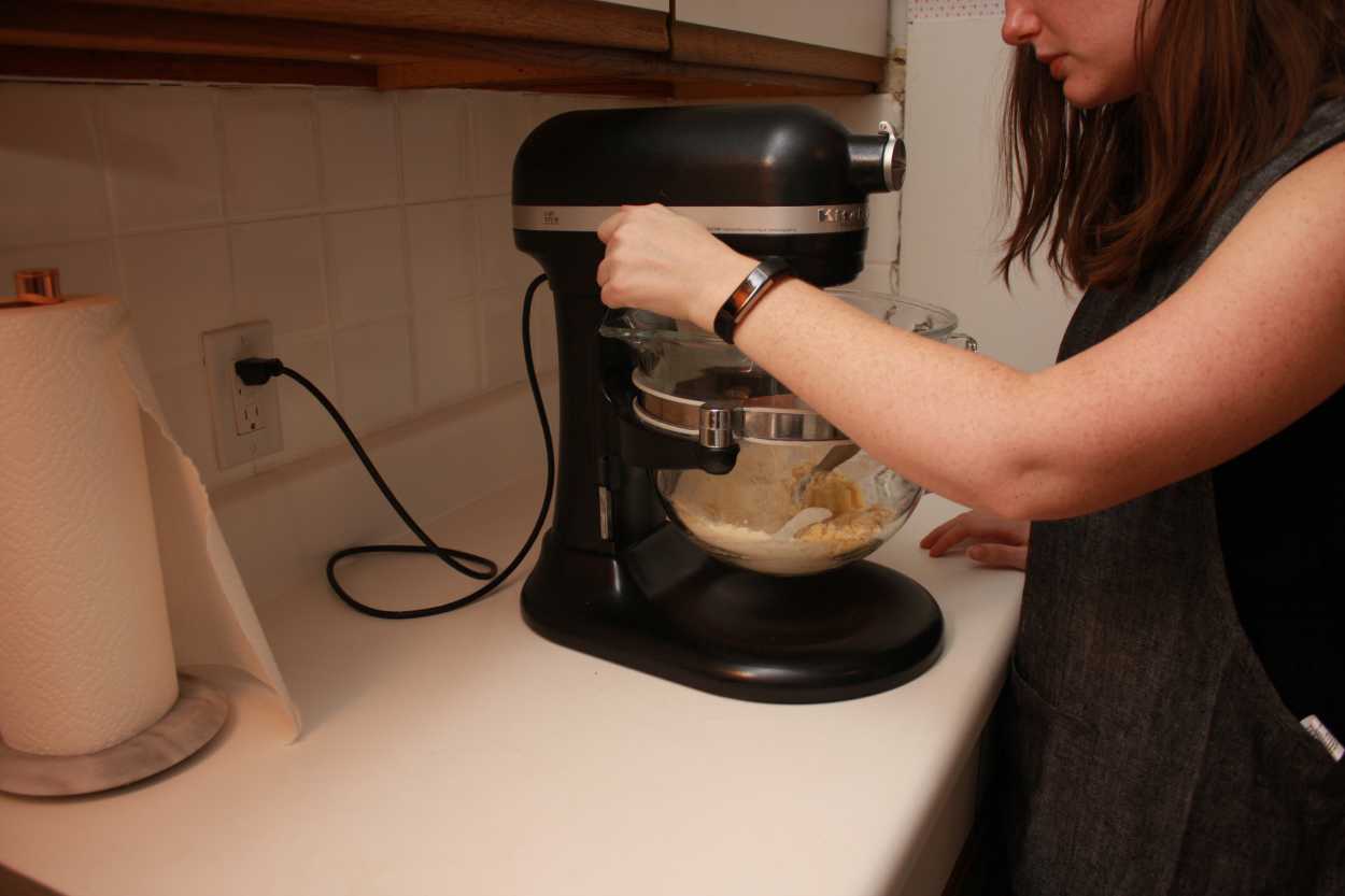 Alyssa uses a Kitchenaid