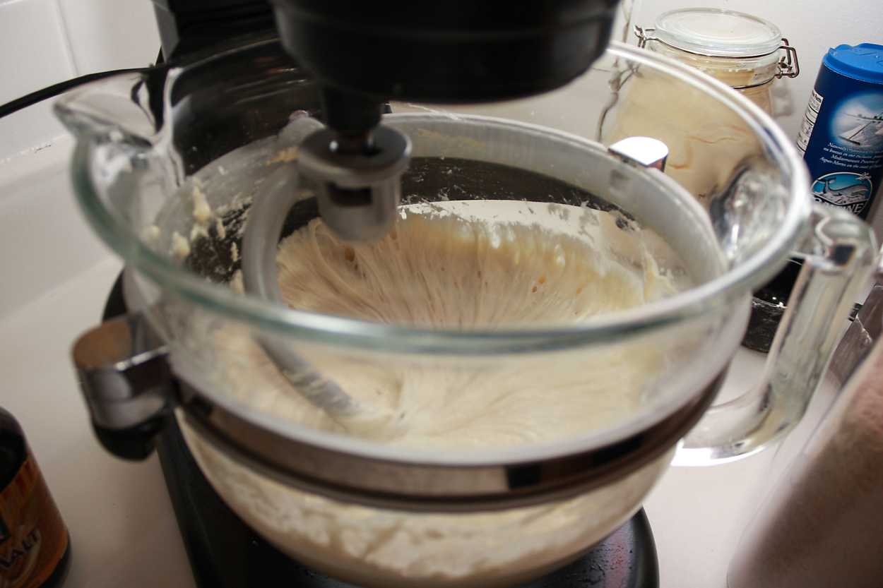 A stand mixer mixing the bagel dough with a dough hook