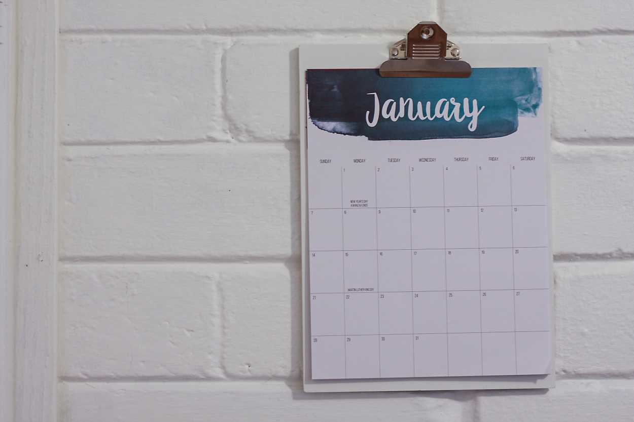 january 2018 calendar on a clipboard