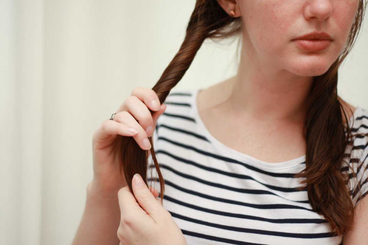 a woman creates heat-free curls
