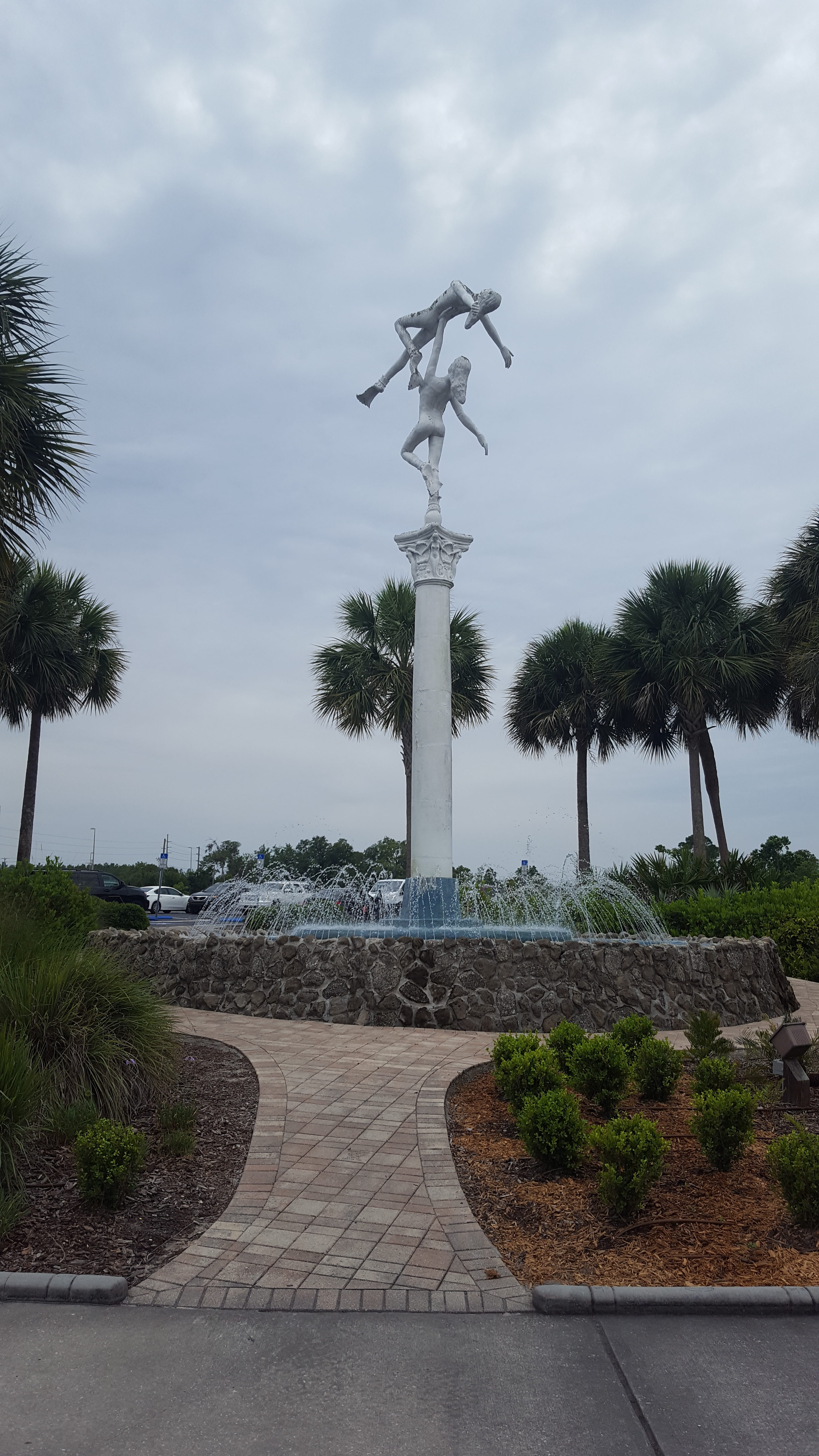 A mermaid statue fountain outside of Weeki Wachee