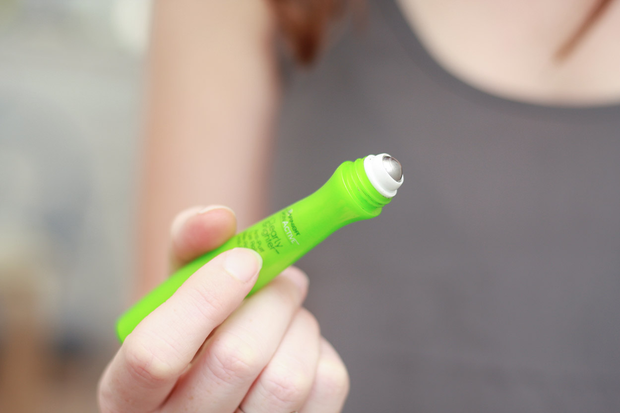 Alyssa holds a caffeine eye roller from Garnier