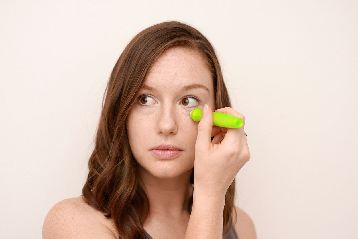 Alyssa applies a caffeine eye roller from Garnier