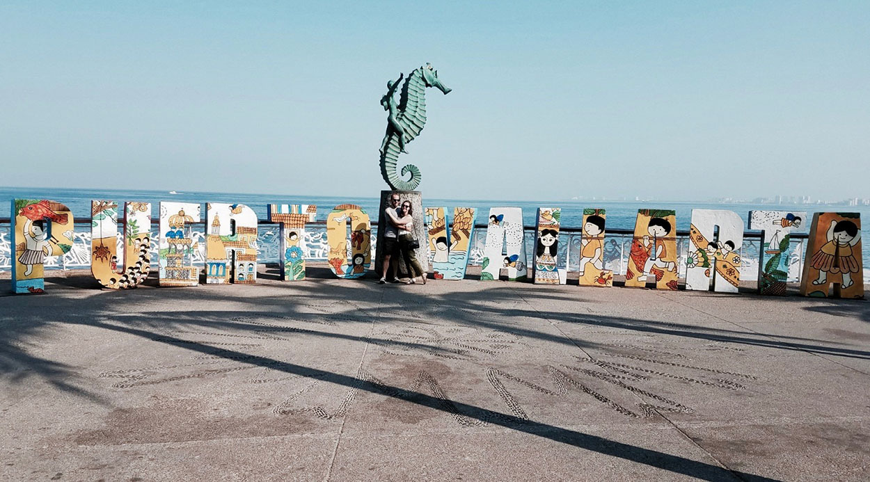 Alyssa and Michael take a photo at the famous Puerto Vallarta sign