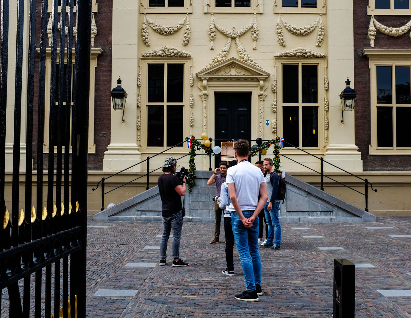 The BankGiro crew films at Mauritshuis