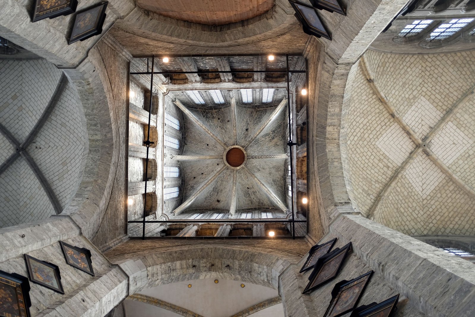 View of the ceiling in Sint Niklaaskerk