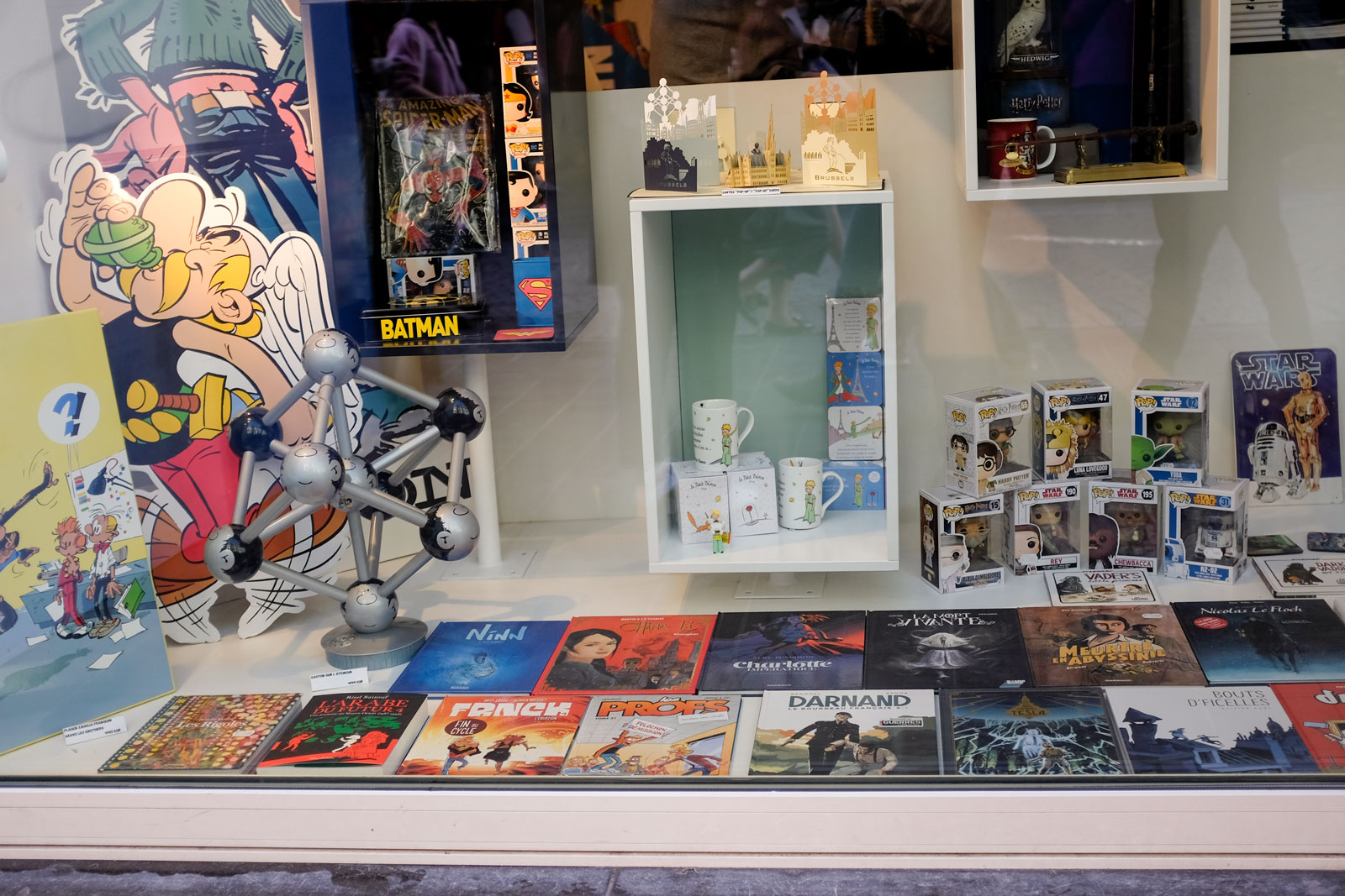 A window with comic books in Brussels