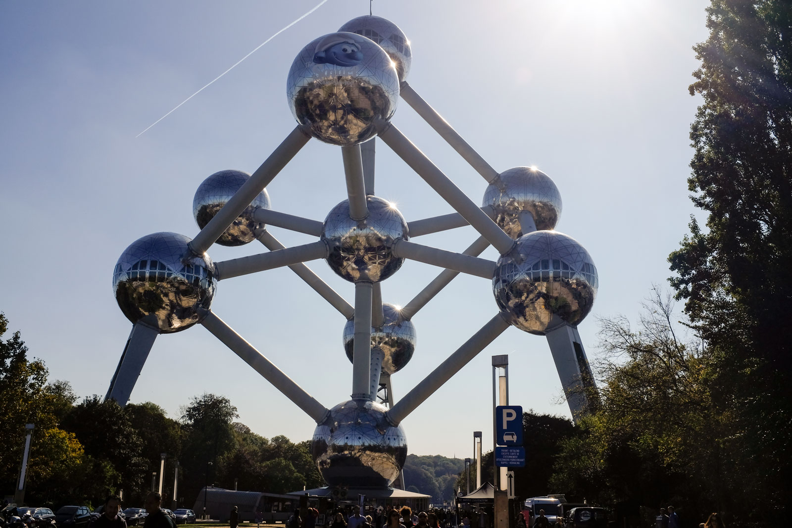A view of the Atomium from the ground