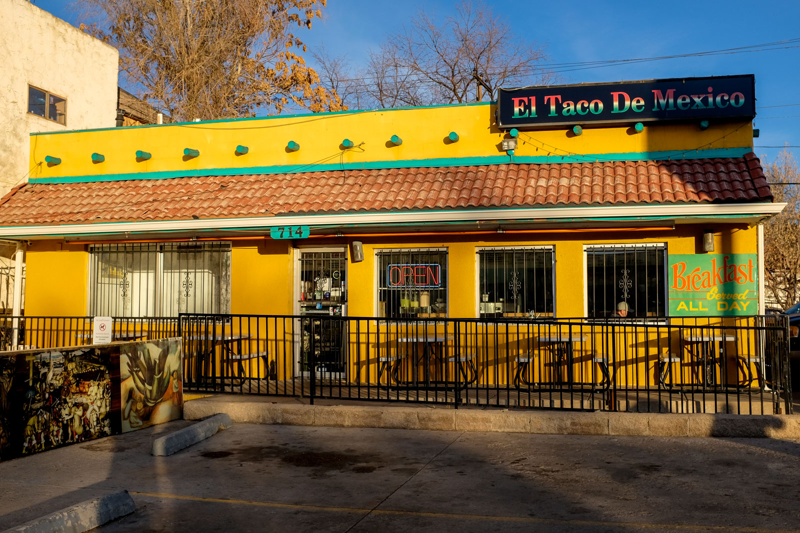Exterior of El Taco de Mexico 