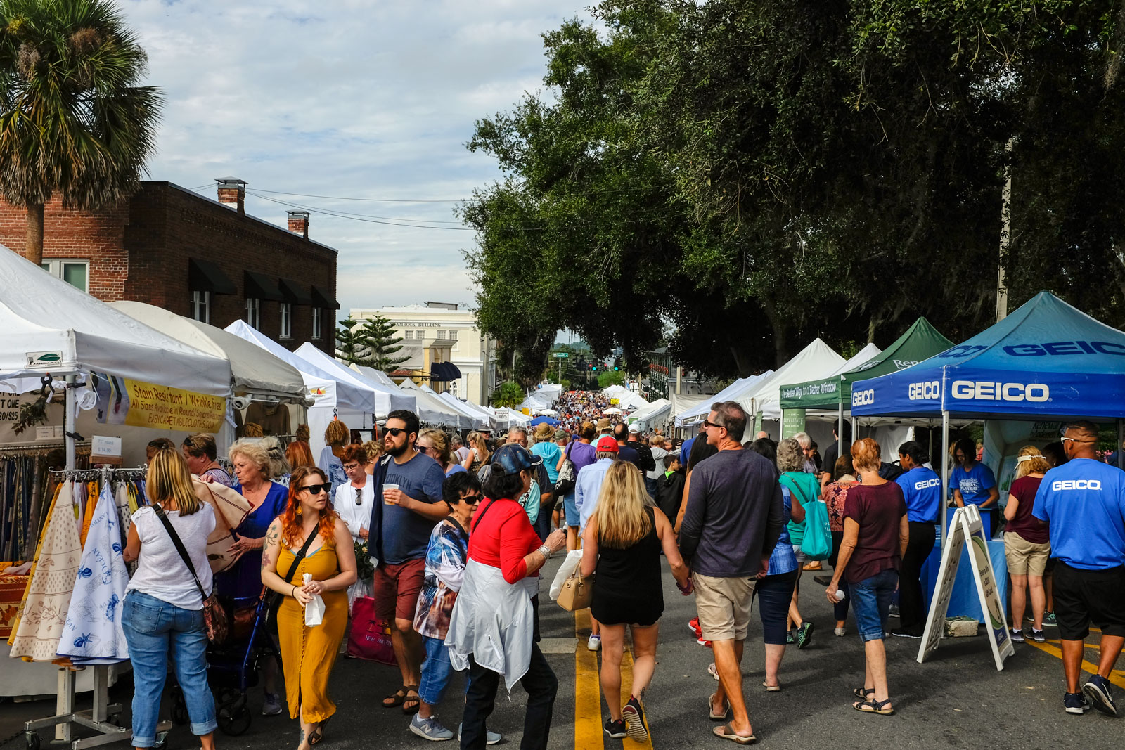 A dense crowd walks through the Mount Dora Craft Fair