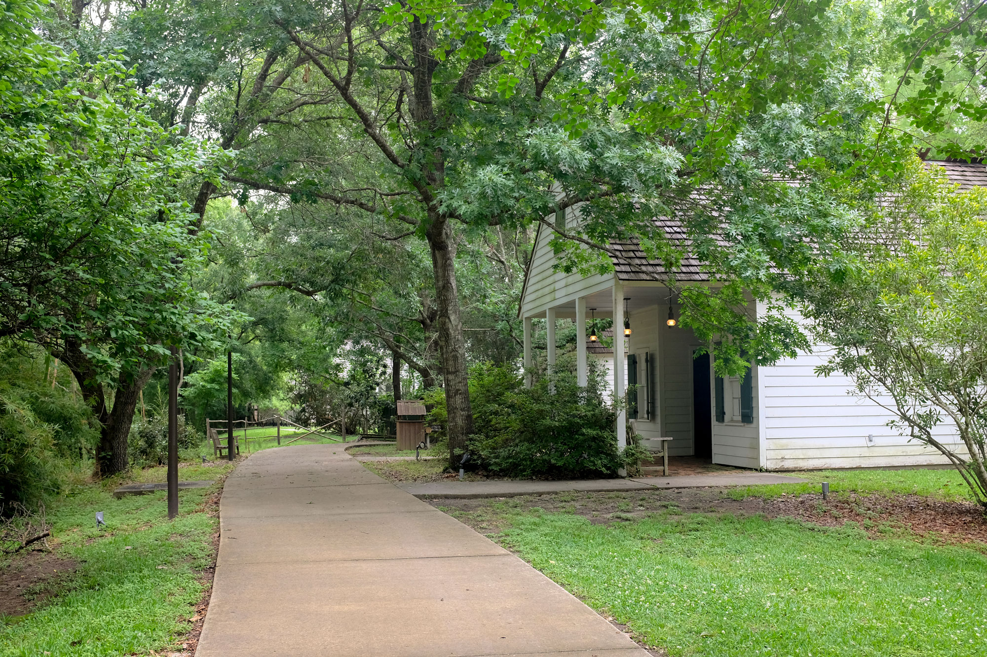 Path at vermilionville with old homes alongside