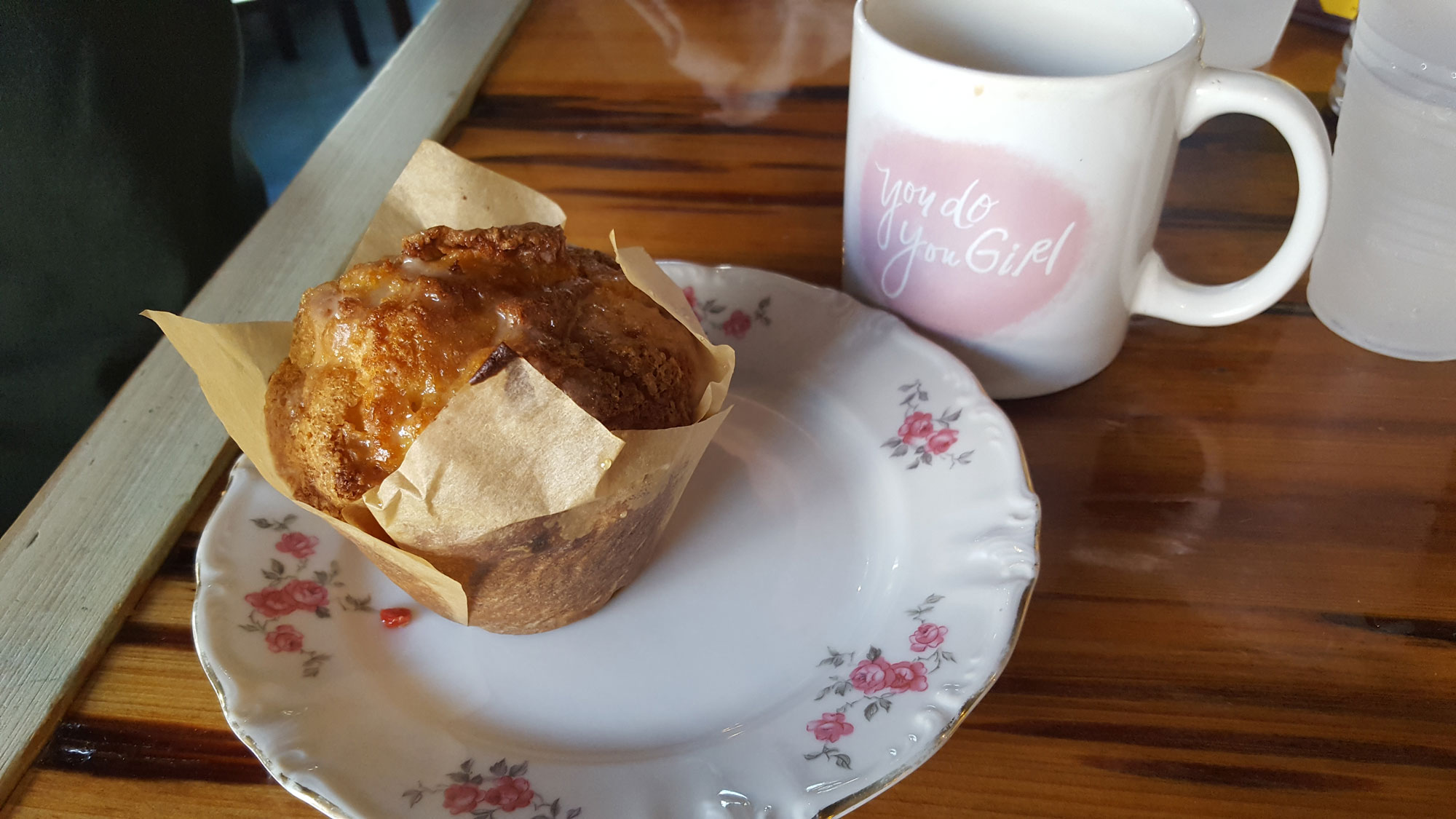 Muffin and a coffee at Sweet Brewenette