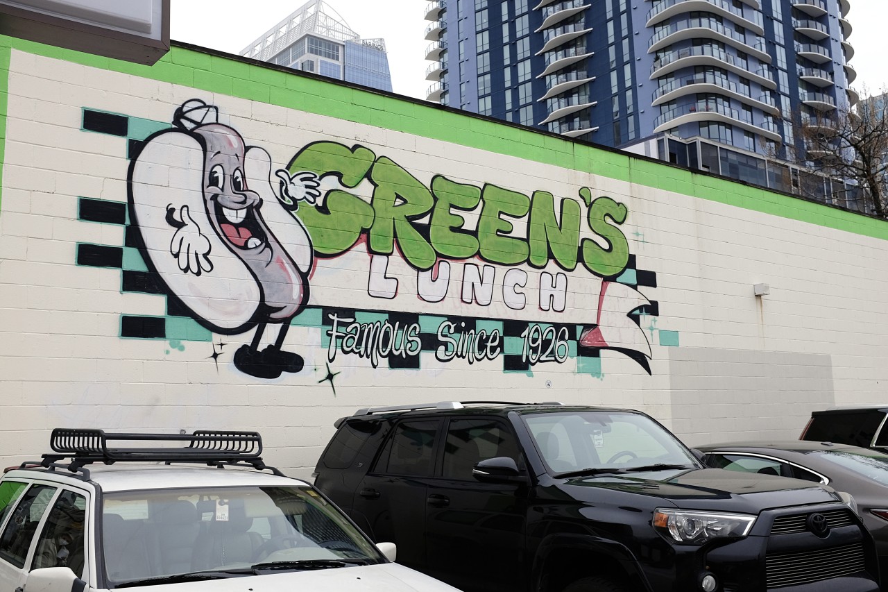 Exterior of Green's Lunch