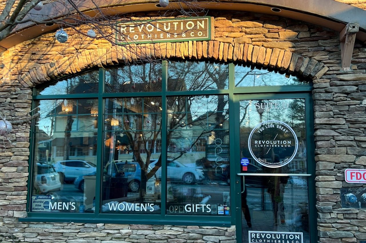 Exterior of Revolution Clothiers Blowing Rock