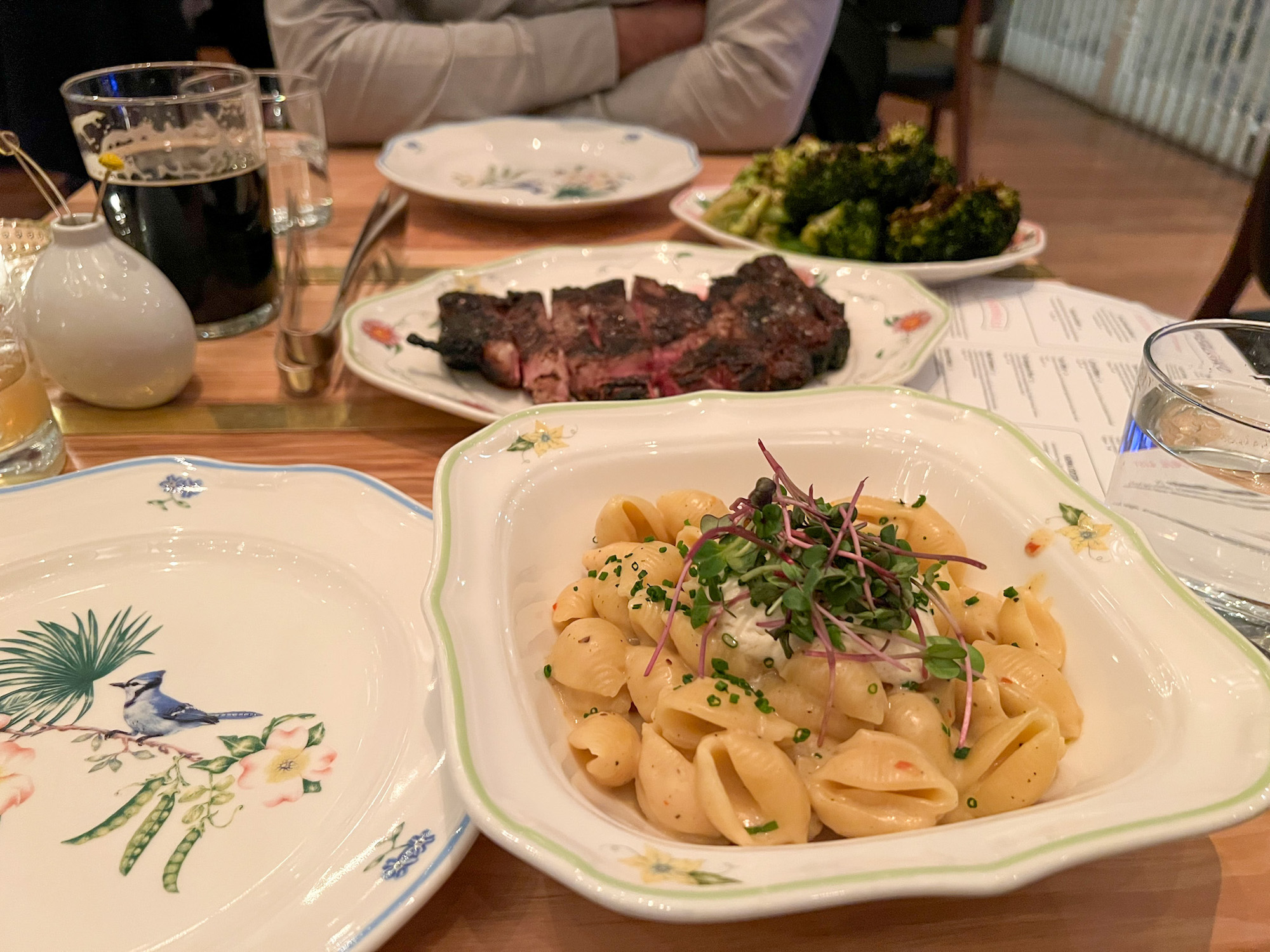 Supperland's steak, mac and cheese, and broccoli