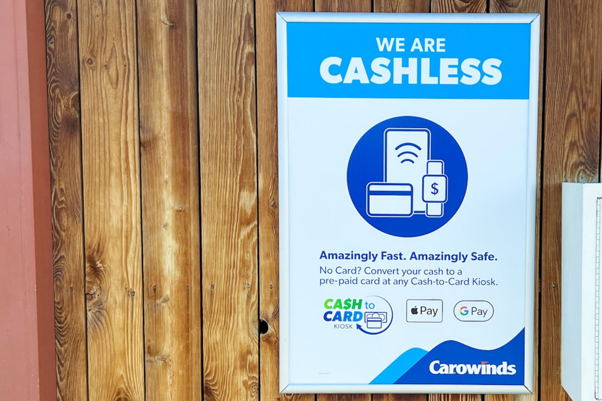 A sign announcing that Carowinds is cashless