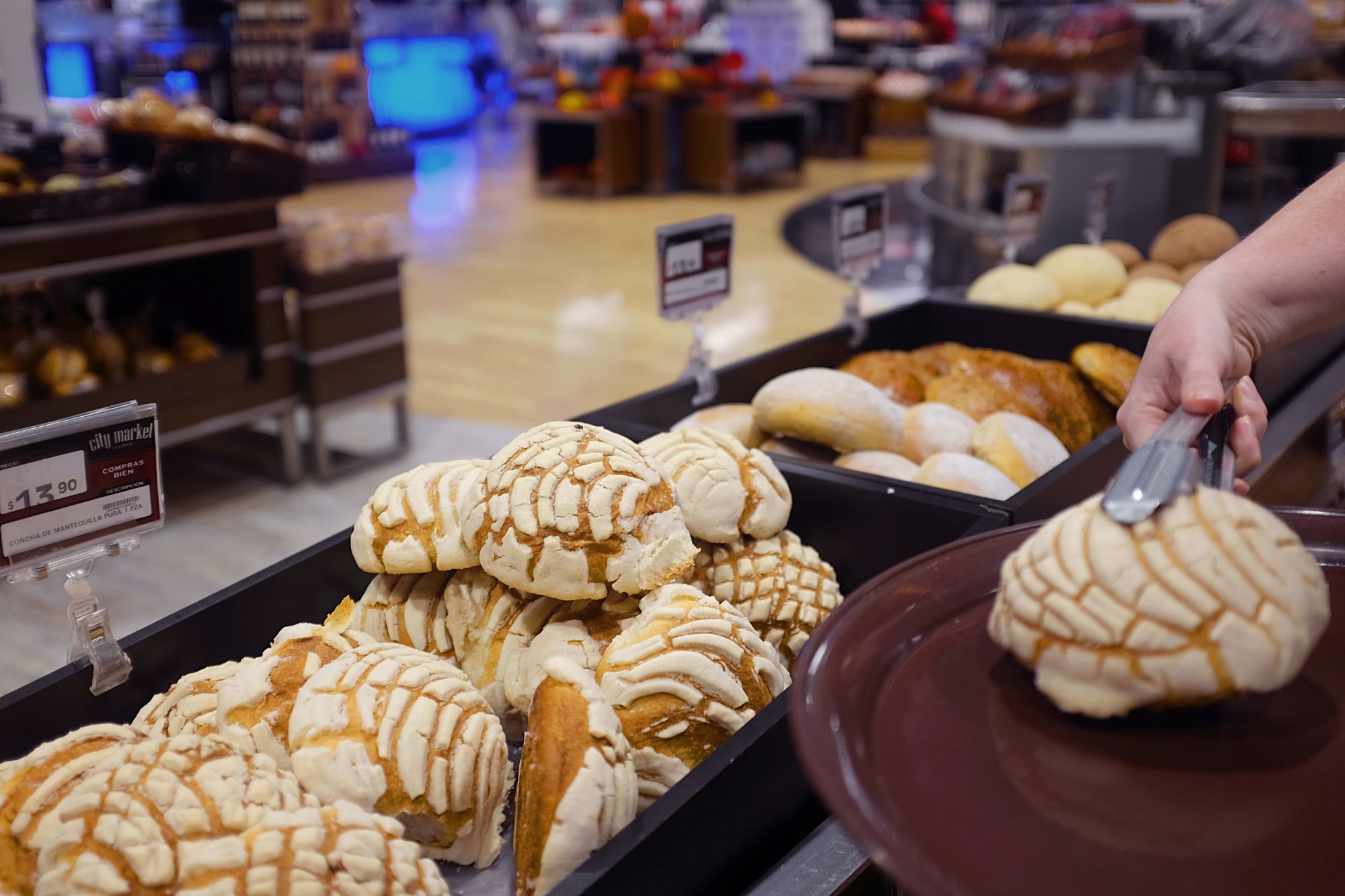 Conchas at a grocery store