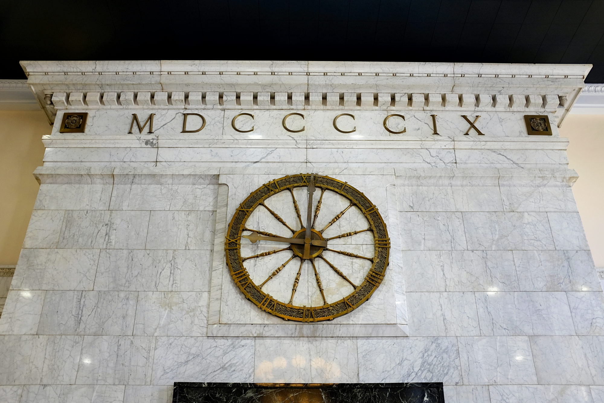 Roman numerals reading MDCCCIX over the vault