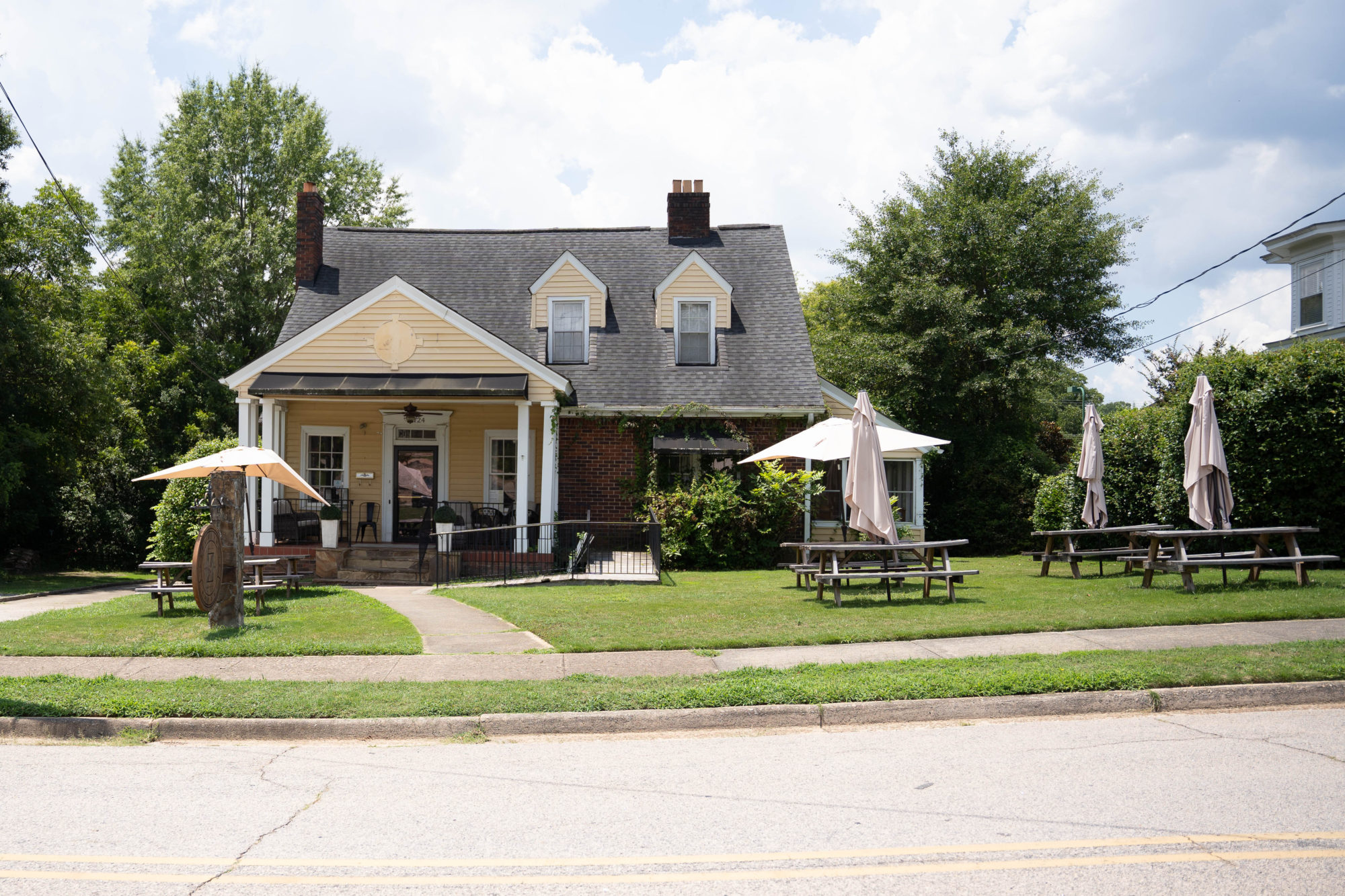 A view of the front of Z Bakery and Cafe