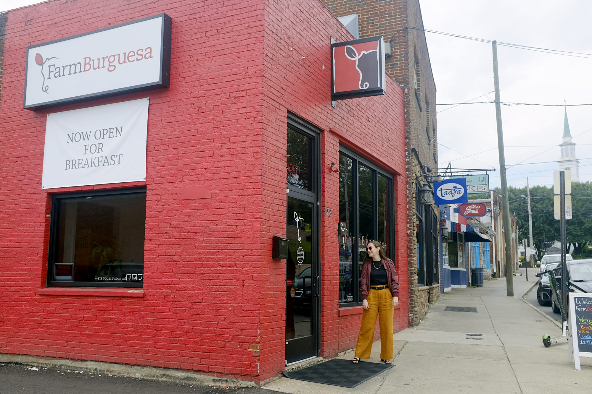 Alyssa stands outside Farmburguesa