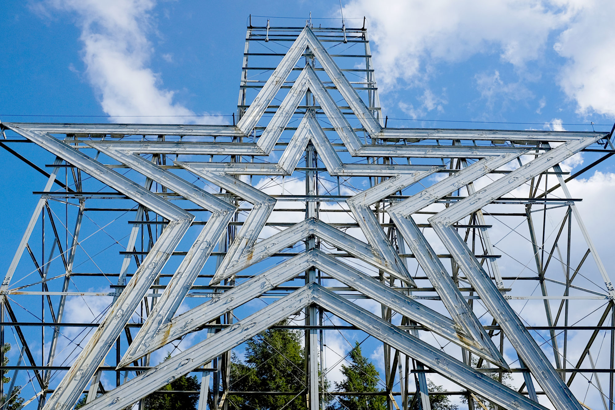 Close up of the Mill Mountain Star