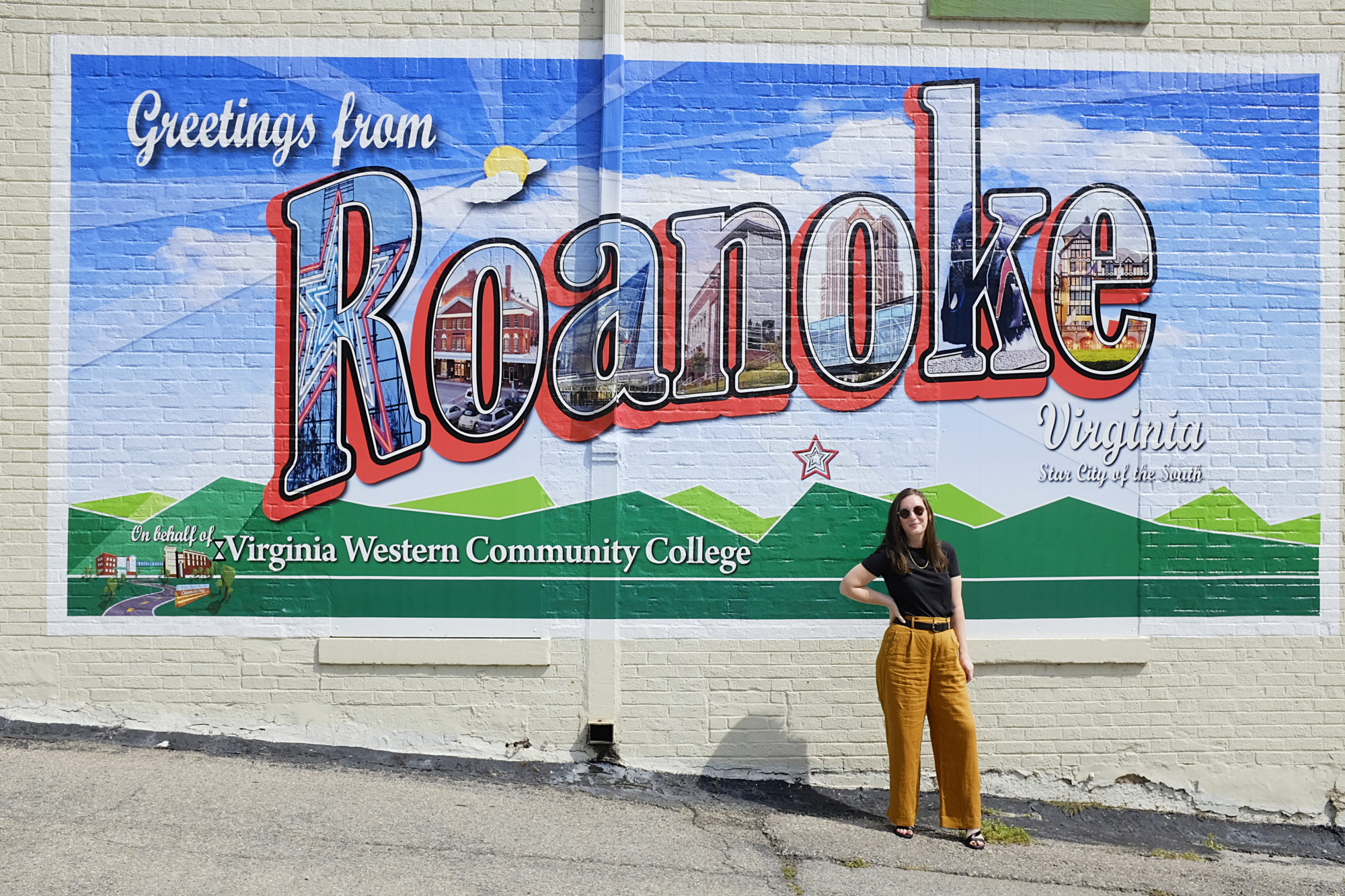 Alyssa stands in front of the Roanoke sign