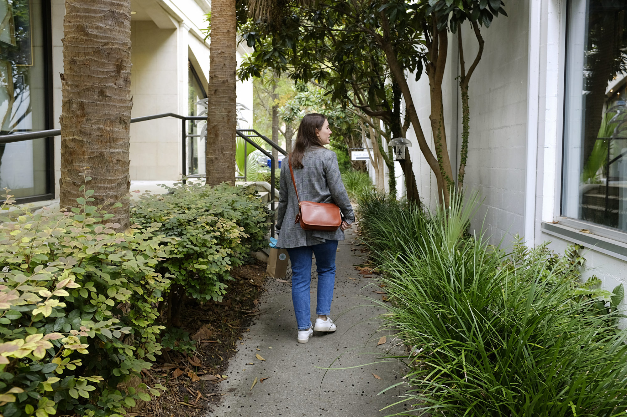 Alyssa walks and shops in Beaufort