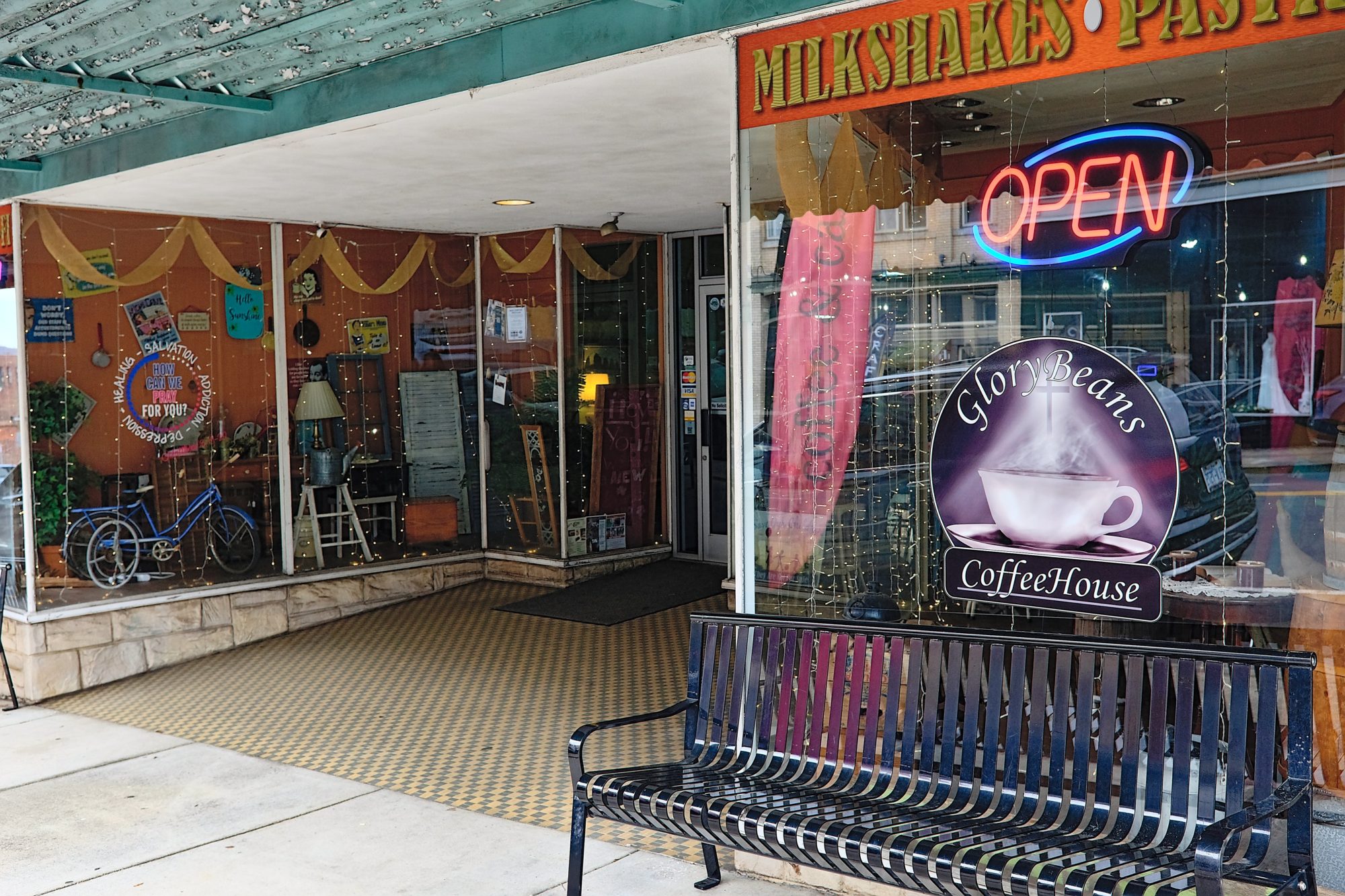 Exterior of GloryBeans CoffeeHouse in Albemarle, NC