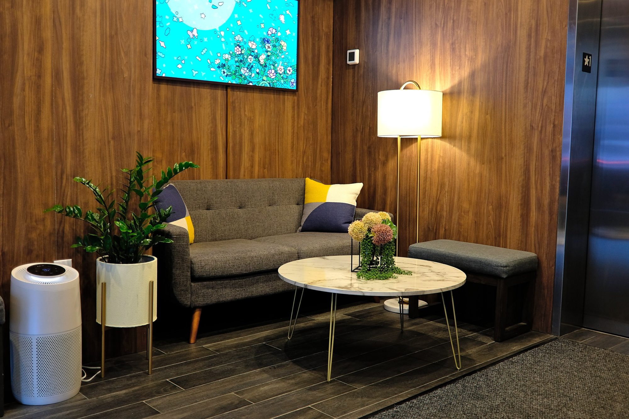 A cozy hotel lobby