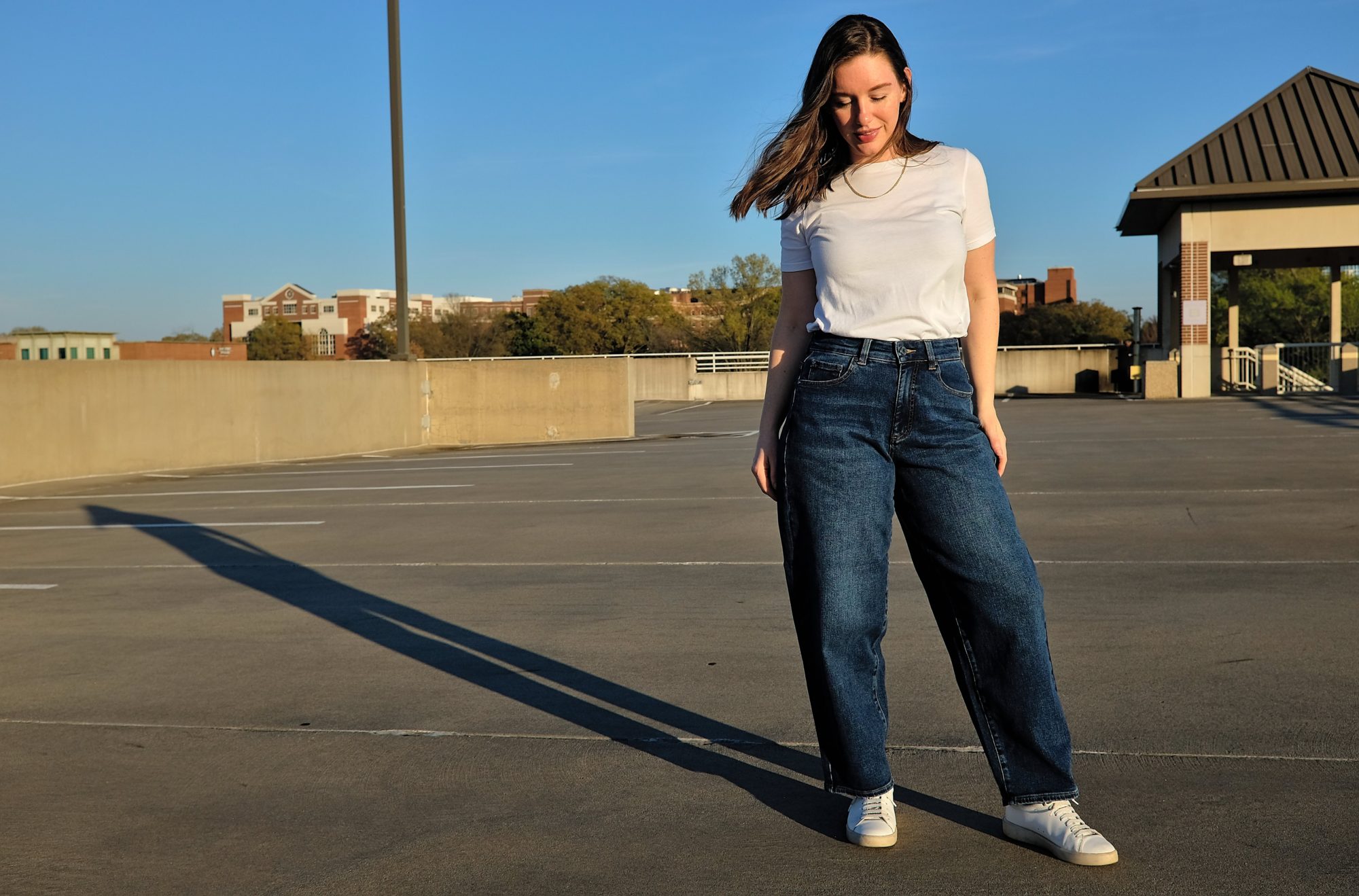 Alyssa wears a pair of Universal Standard jeans