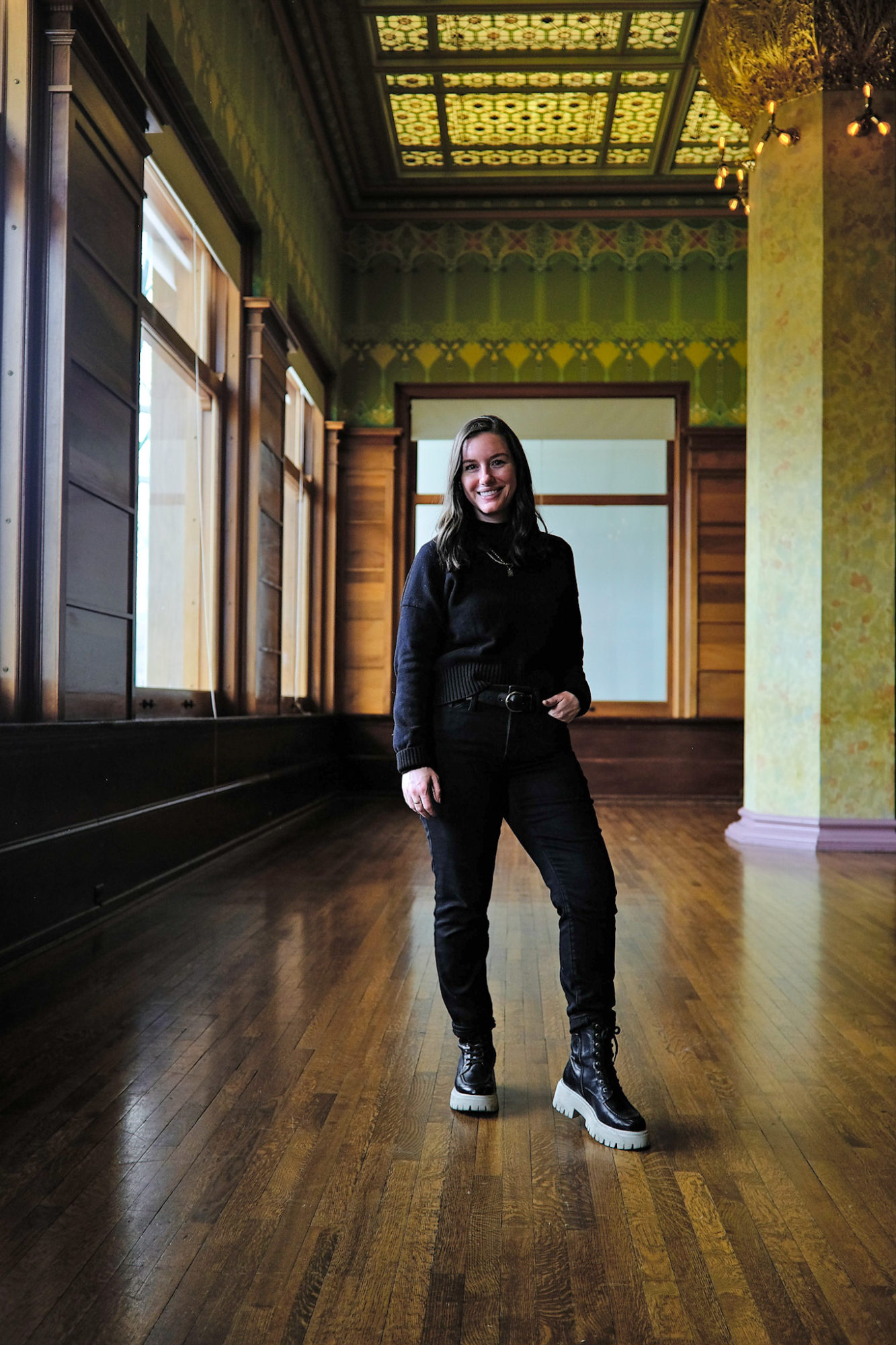 Alyssa wears all black in a musuem