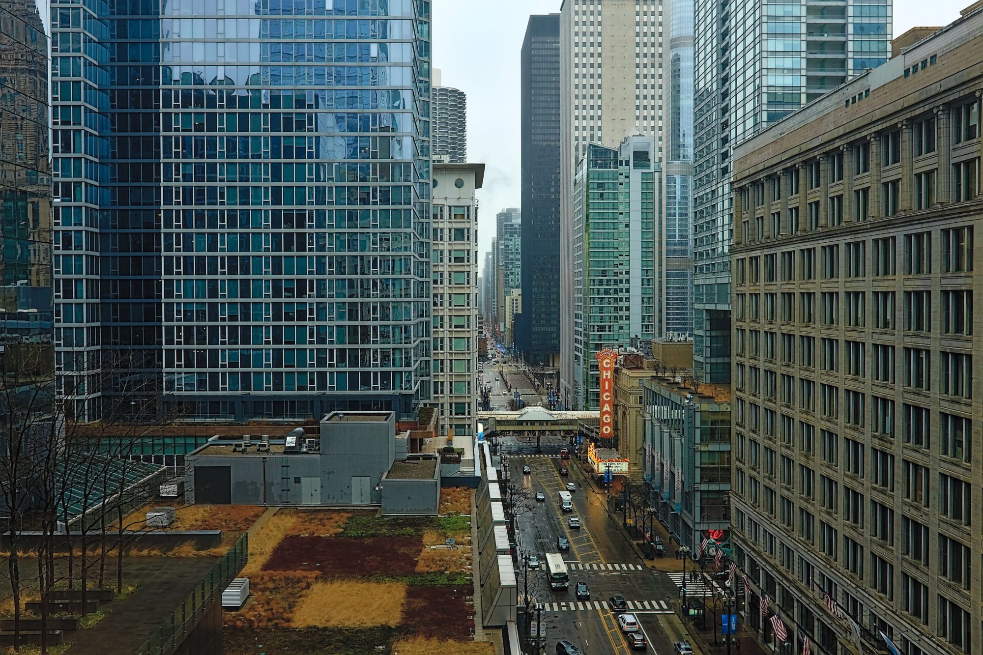 A view of the Chicago theatre from Staypineapple