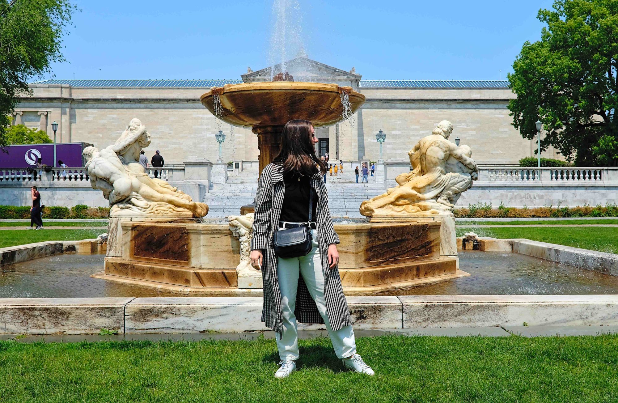 Alyssa stands in front of The Cleveland Museum of Art fountain