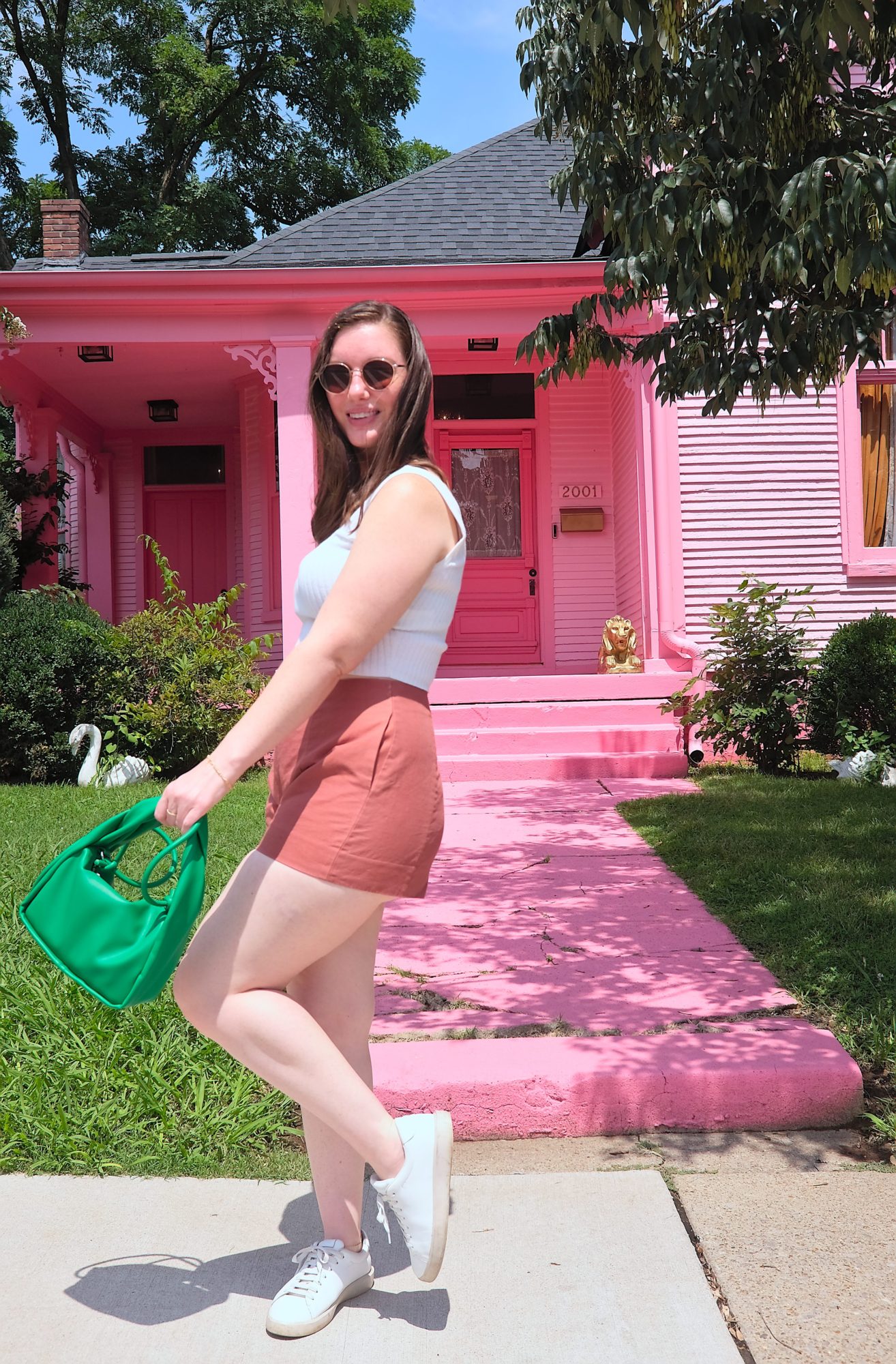 Alyssa wears a white top and pink shorts in Nashville