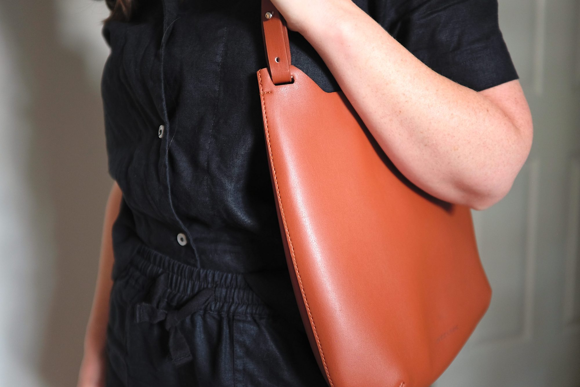 Alyssa wears black linen clothing and carries the cactus leather purse - this shot was taken close up