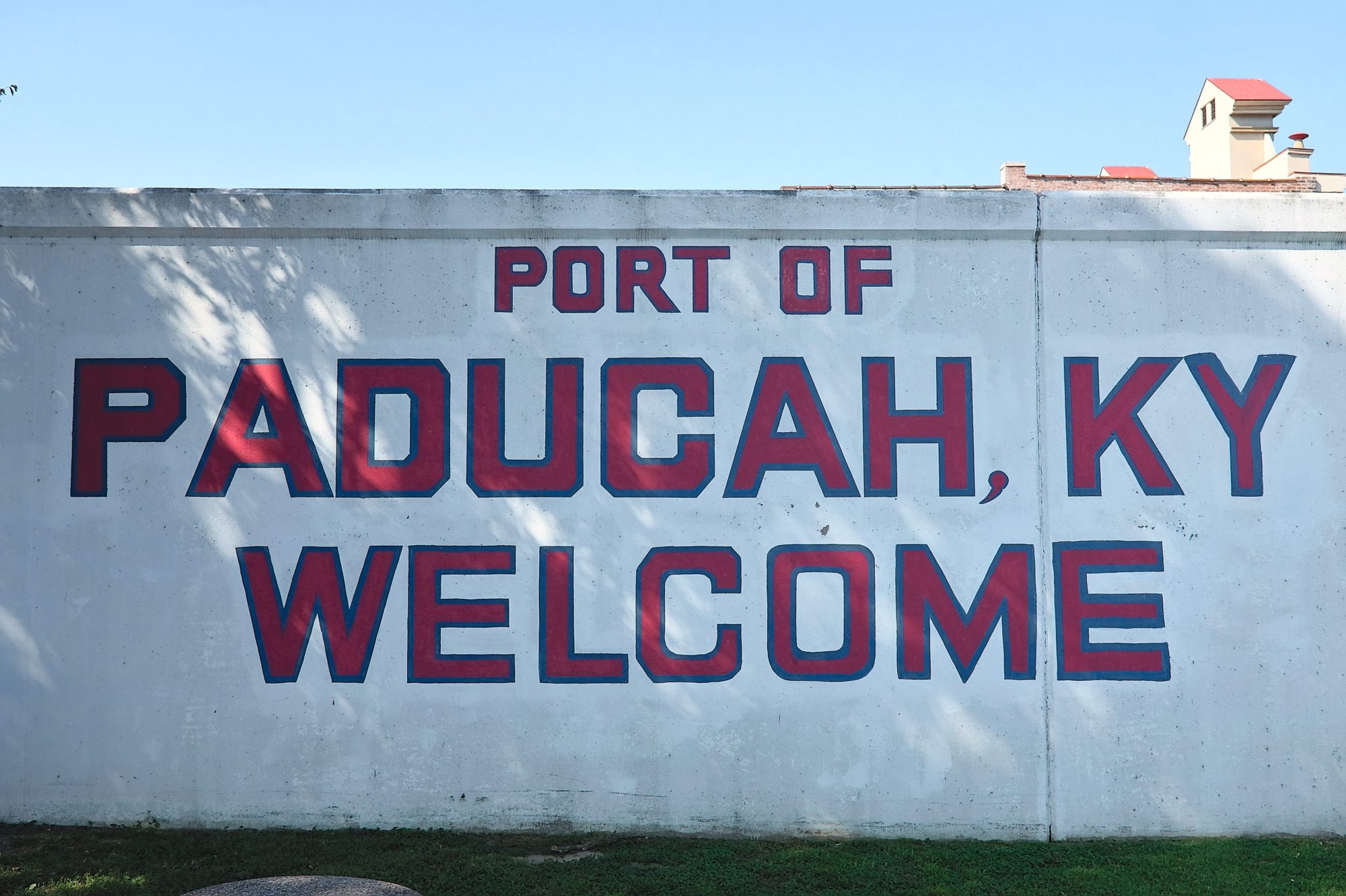 The Paducah flood wall is painted to read "Port of Paducah, KY - Welcome"