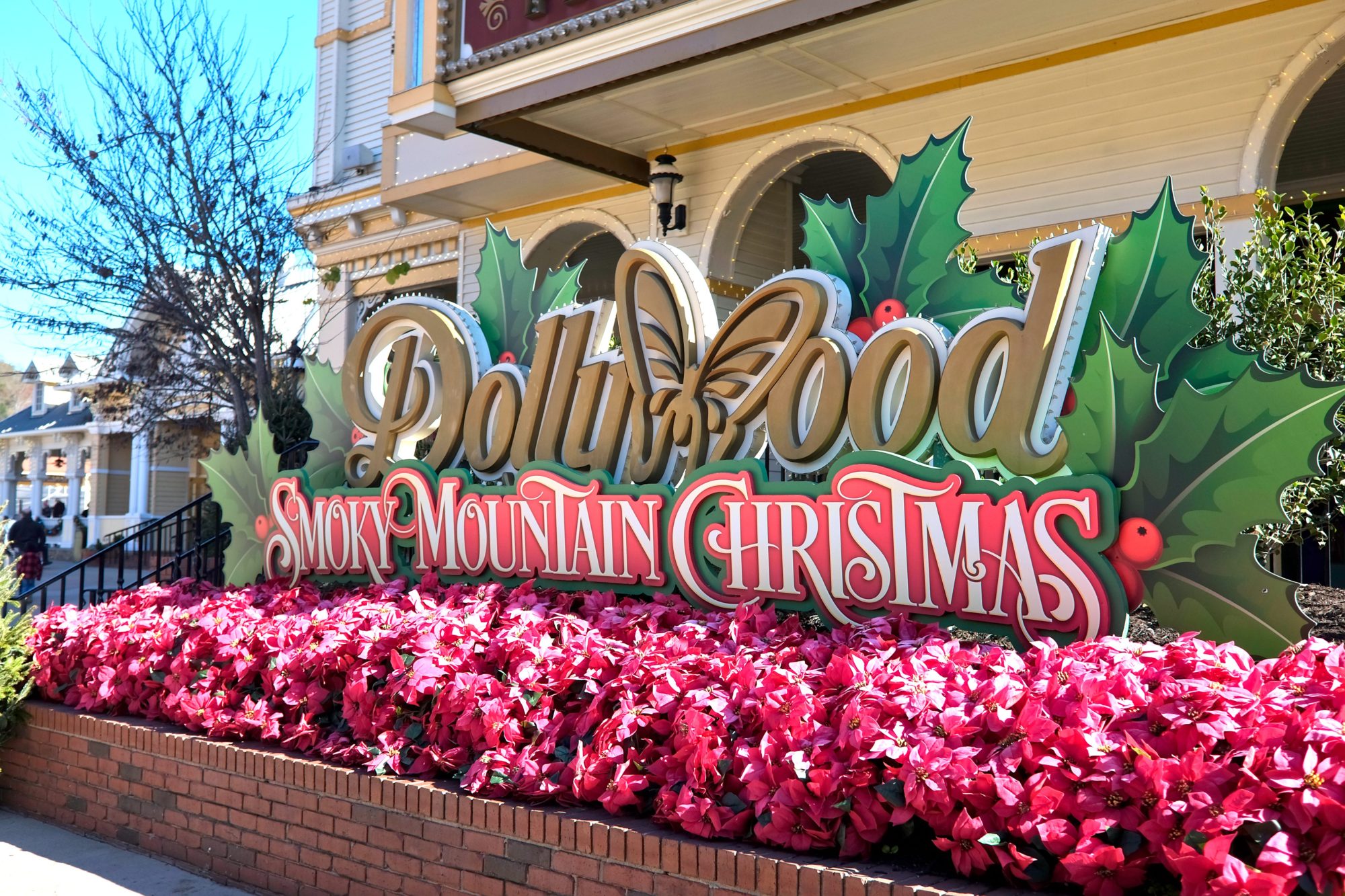 A sign that reads Dollywood Smoky Mountain Christmas