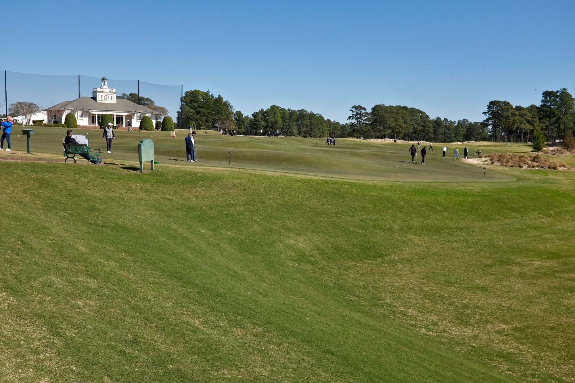 Golfers putting at Thistle Dhu