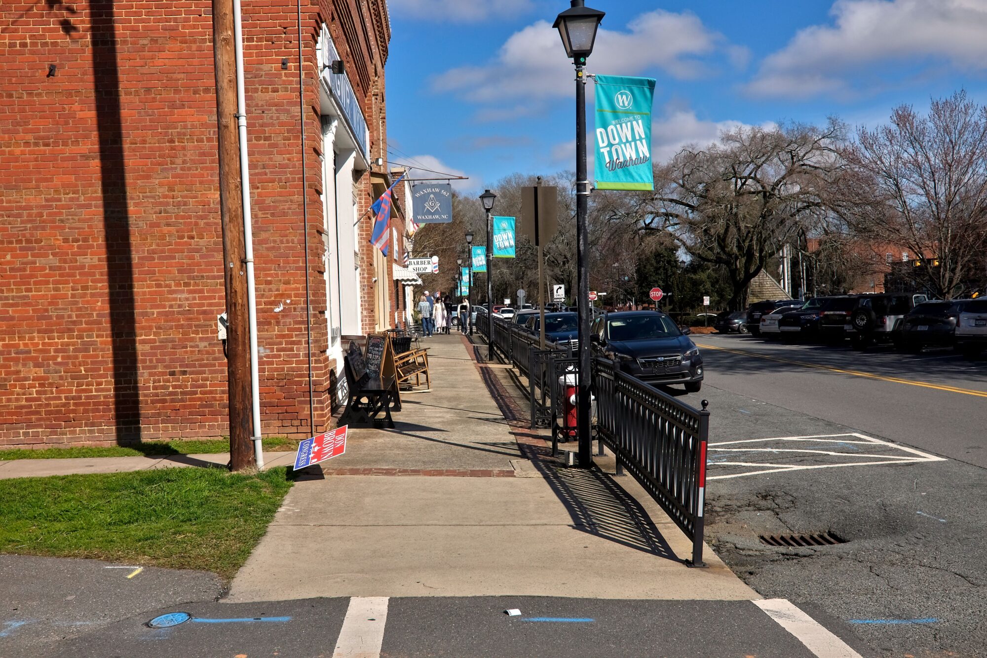 View of a sidewalk with small businesses in Waxhaw 