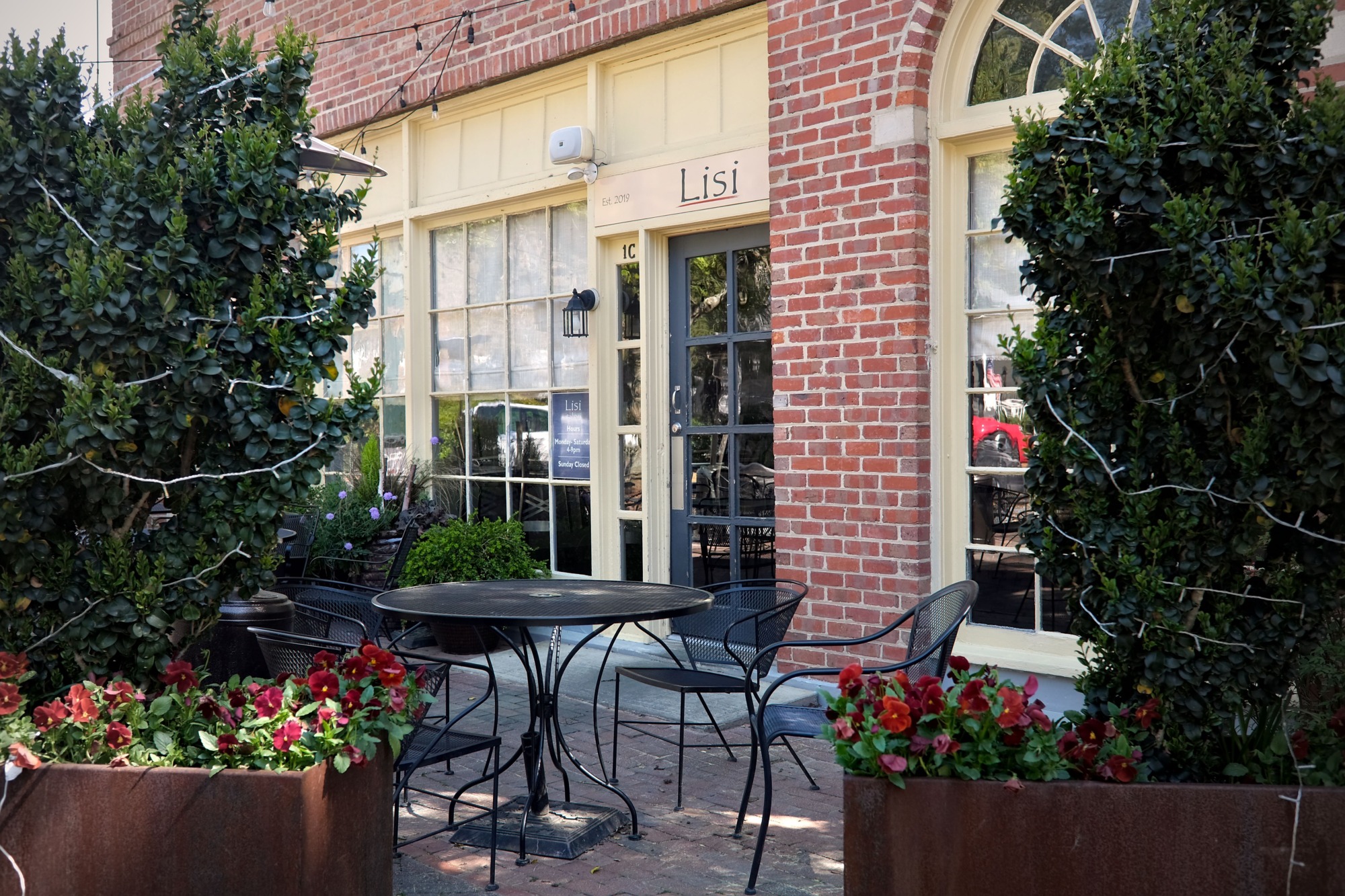 Exterior of Lisi Italian