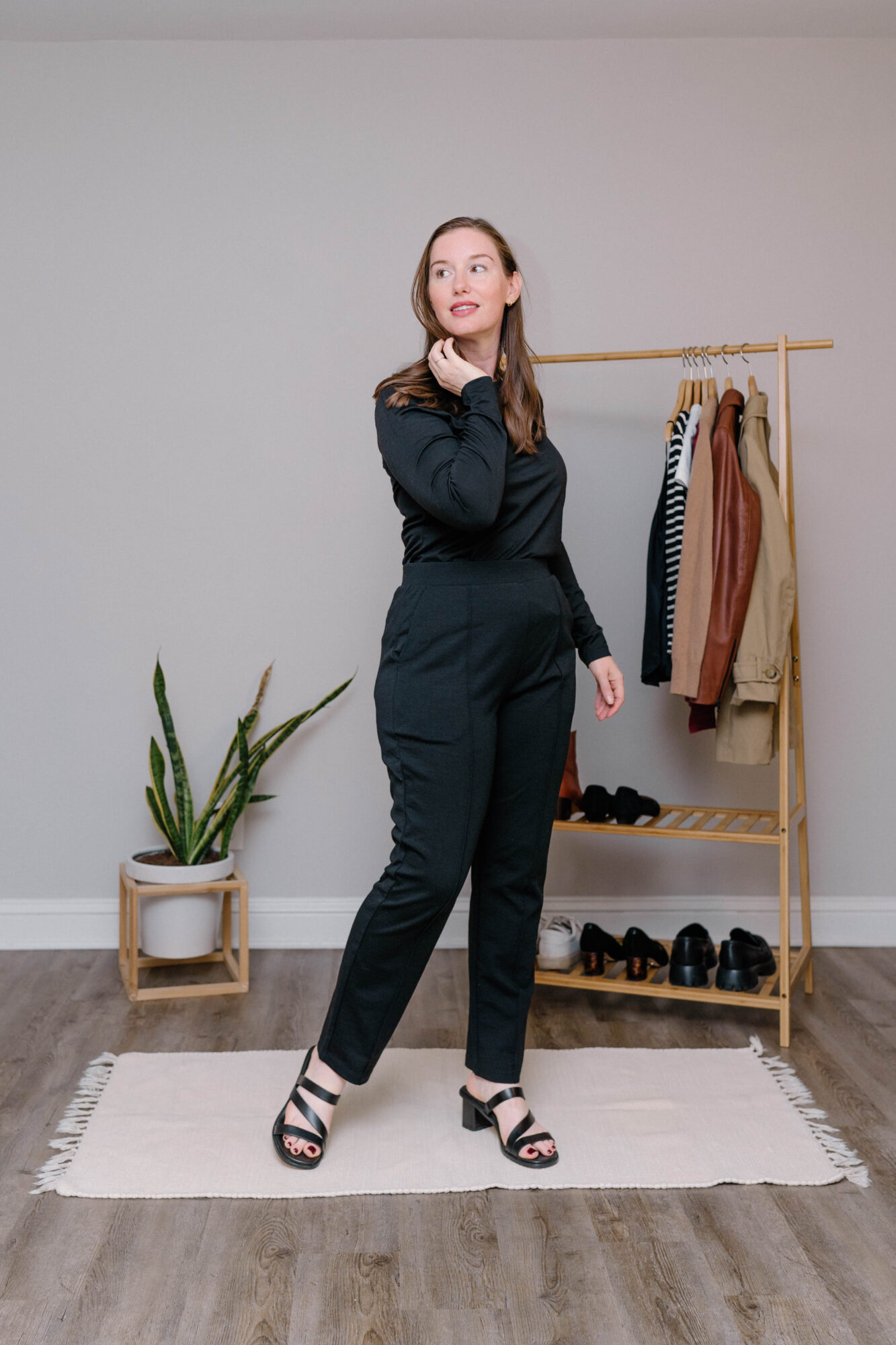 Alyssa wears the Rosso Straight Ponte Pant with a black tee and heeled sandals