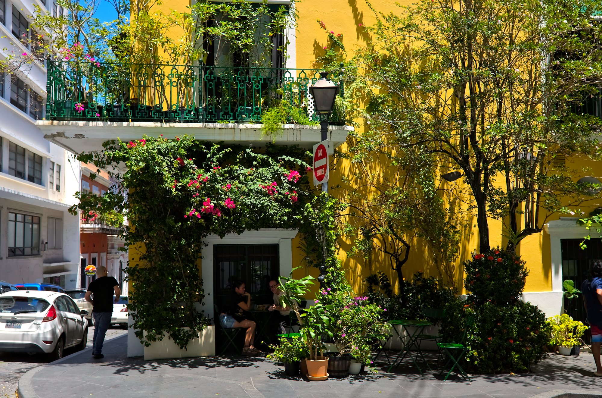 Diners at Café Botánico in Old San Juan