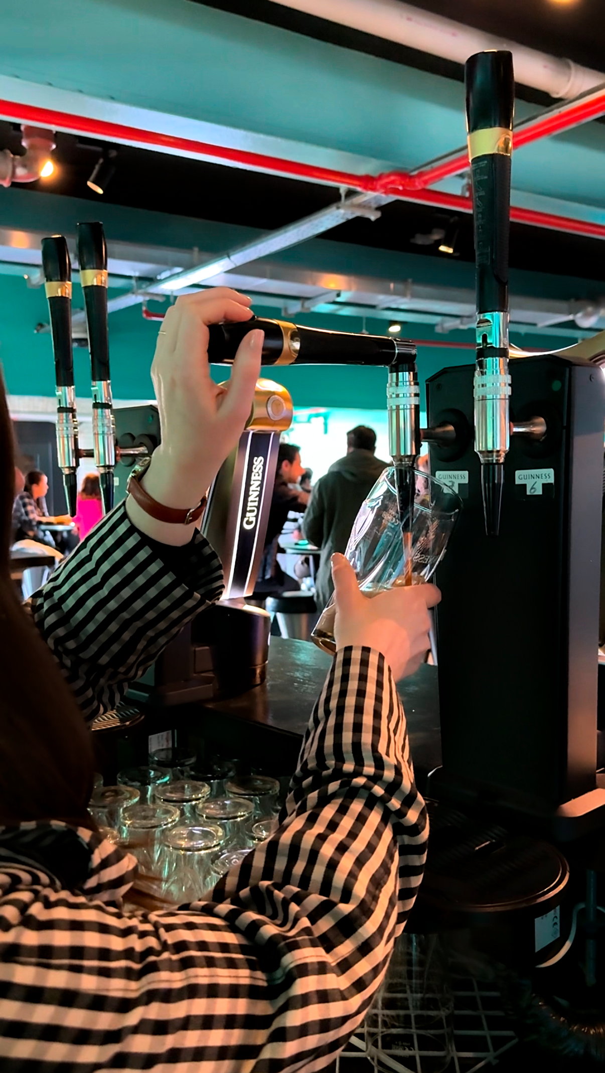 Alyssa pours a pint of Guinness at the Guinness Academy